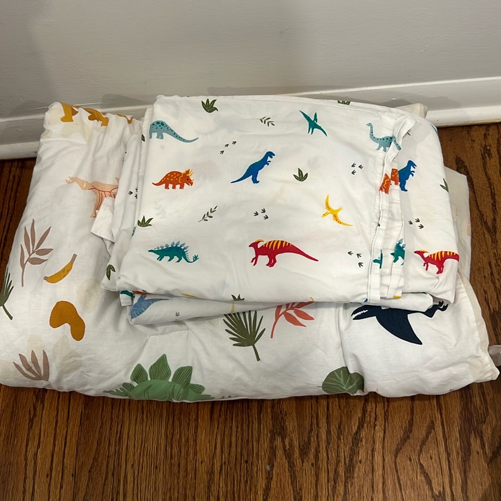 Dino Toddler Bed Sheets and comforter set
